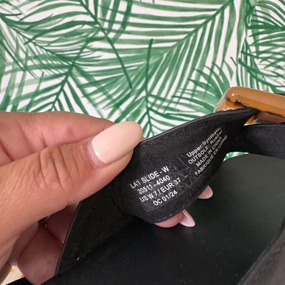 Olukai La’i Slide Black Size 7 Tortoise Buckle vacation slide - Picture 7 of 7